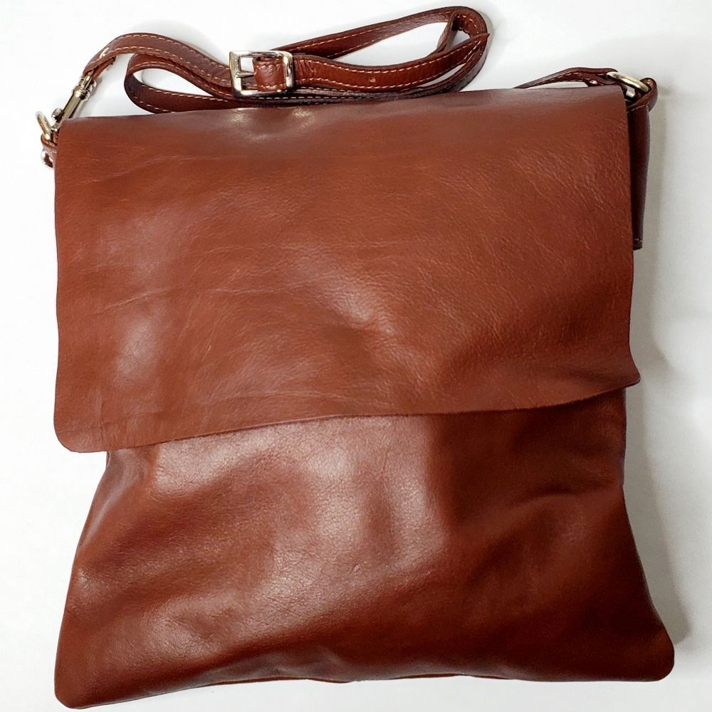 Chic Tan Leather Crossbody Bag